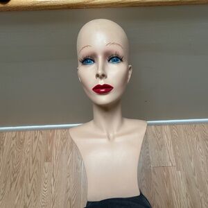 Mannequin head